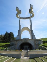 Spomenik na Teharjah Spomenik na Teharjah