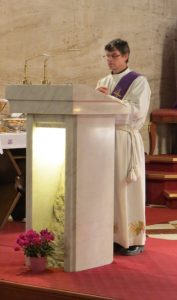 Izročitev pastoralnih načrtov 26. marca 2015 (Avtor: Škofija Celje) Izrocitev nacrtov mar2015 03
