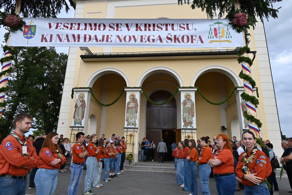 1 posvečenje škof Janez 14 9 2025 (20)